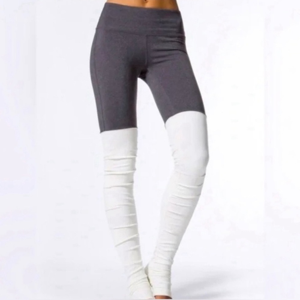 NWT alo yoga goddess legging medium